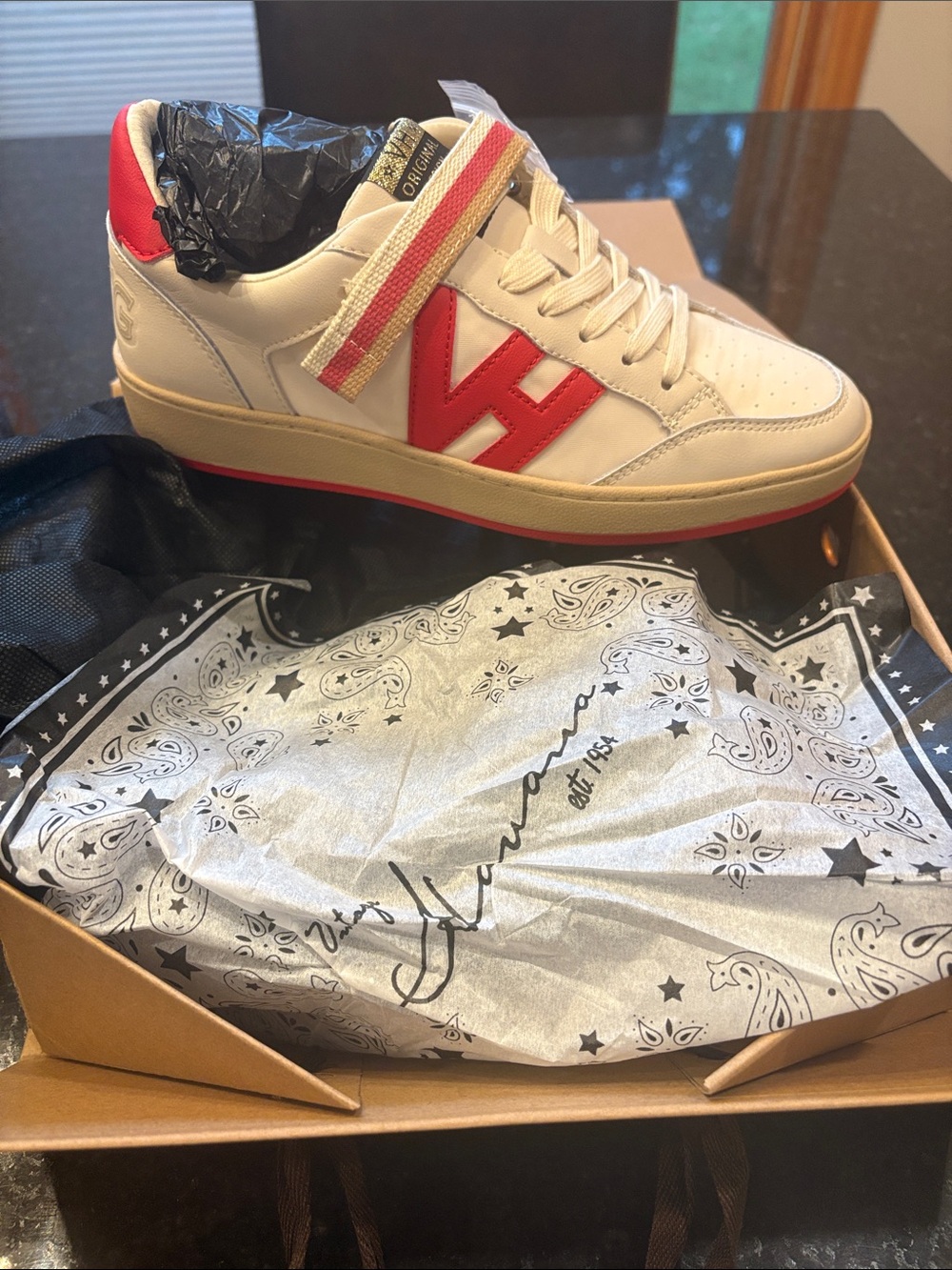 NIB Vintage Havana Red/White size 9